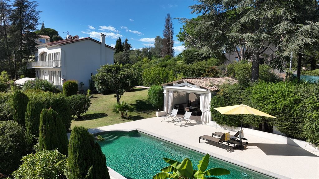 luxury house 8 Rooms for sale on LA ROQUETTE SUR SIAGNE (06550)