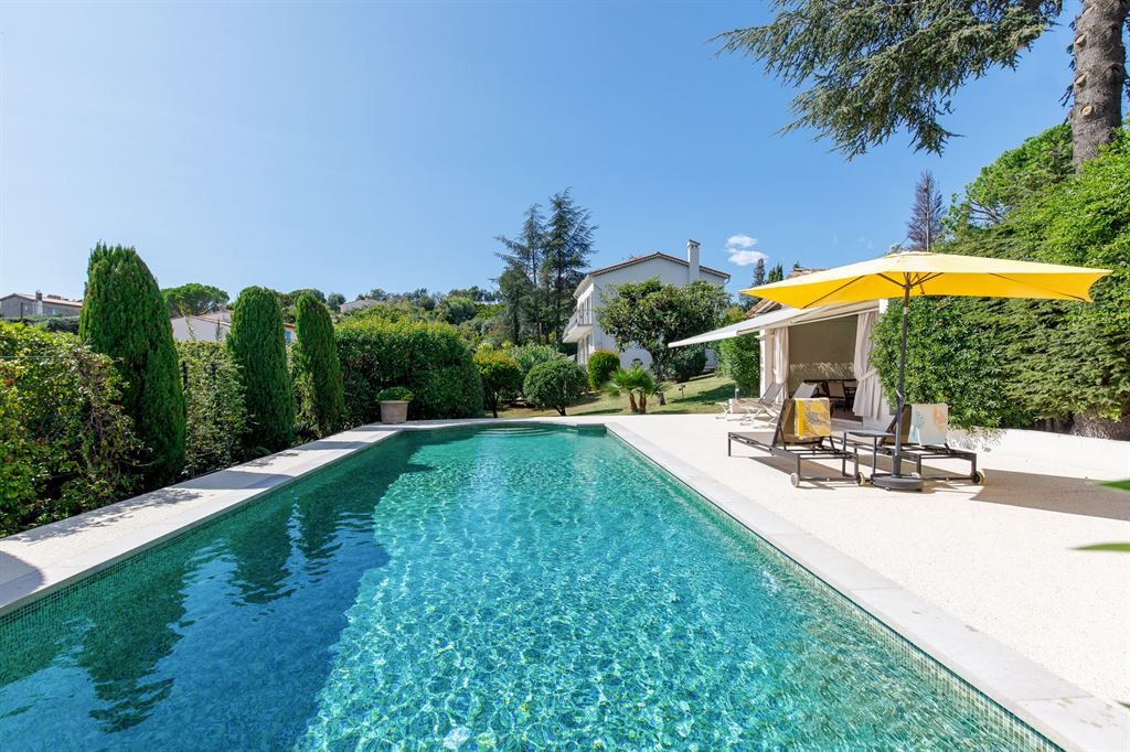 luxury house 8 Rooms for sale on LA ROQUETTE SUR SIAGNE (06550)