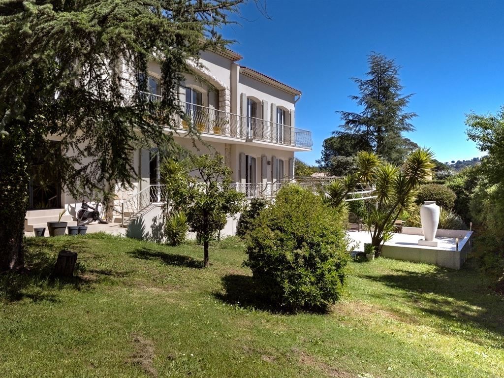 luxury house 8 Rooms for sale on LA ROQUETTE SUR SIAGNE (06550)