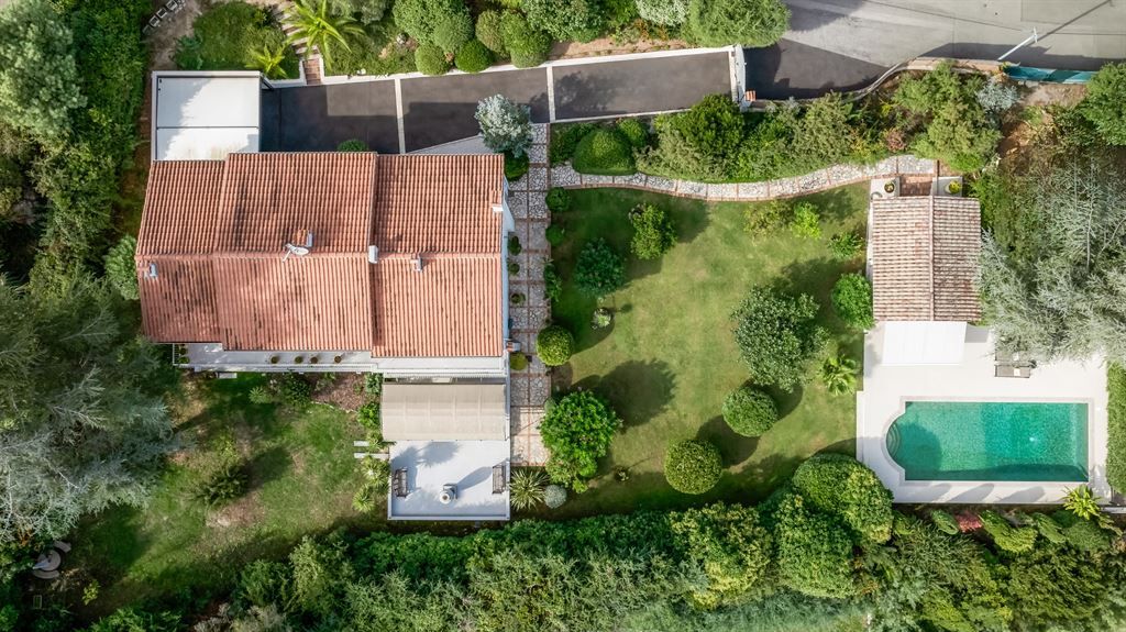 luxury house 8 Rooms for sale on LA ROQUETTE SUR SIAGNE (06550)