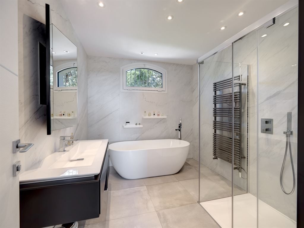 luxury house 8 Rooms for sale on LA ROQUETTE SUR SIAGNE (06550)