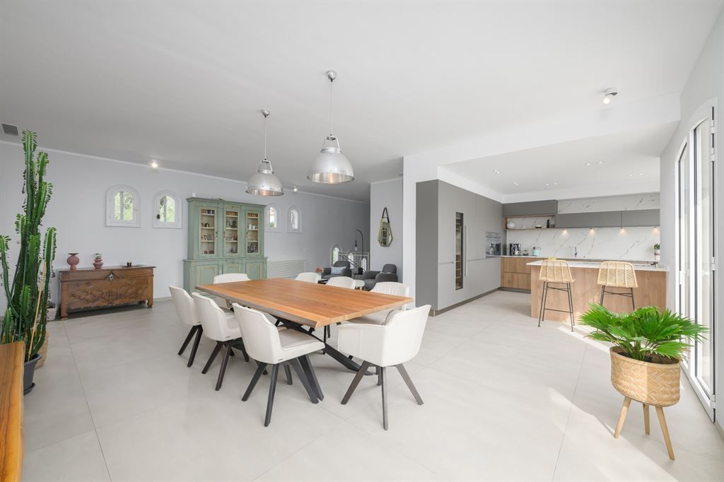 luxury house 8 Rooms for sale on LA ROQUETTE SUR SIAGNE (06550)