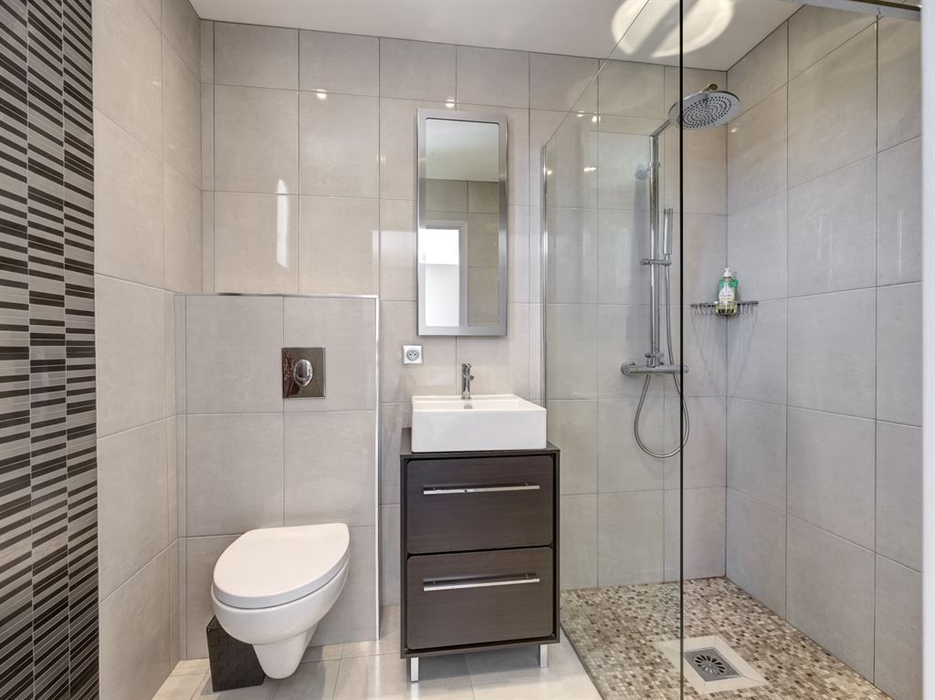 luxury house 8 Rooms for sale on LA ROQUETTE SUR SIAGNE (06550)