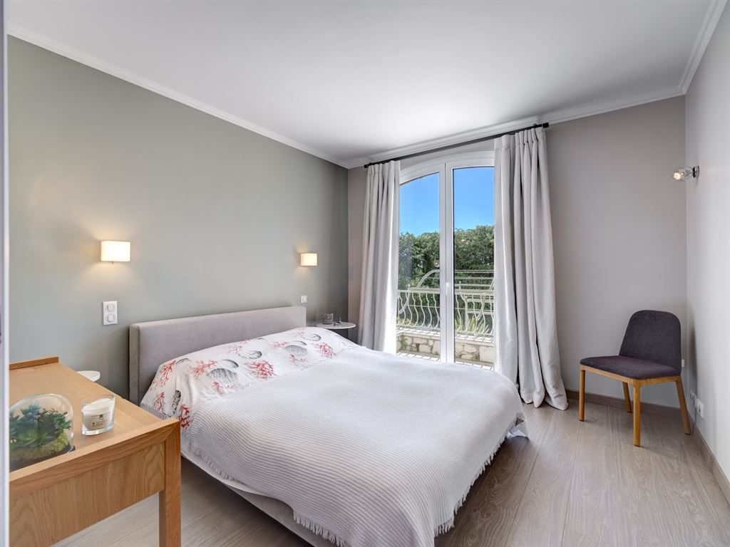 maison de luxe 8 Pièces en vente sur LA ROQUETTE SUR SIAGNE (06550)