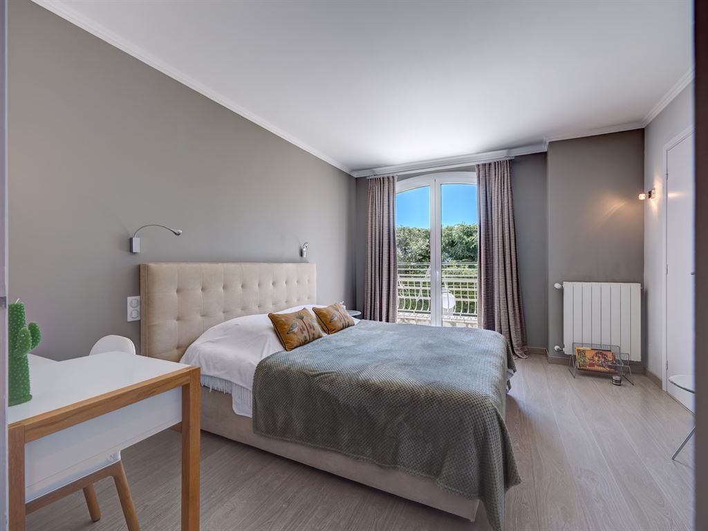 luxury house 8 Rooms for sale on LA ROQUETTE SUR SIAGNE (06550)
