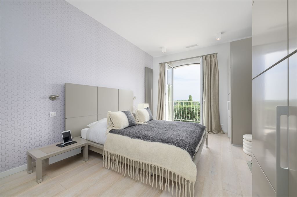 luxury house 8 Rooms for sale on LA ROQUETTE SUR SIAGNE (06550)