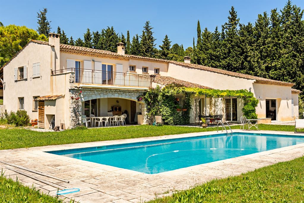 luxury villa 9 Rooms for sale on GRASSE (06130)
