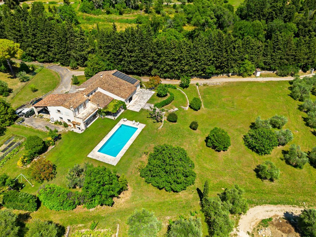 luxury villa 9 Rooms for sale on GRASSE (06130)