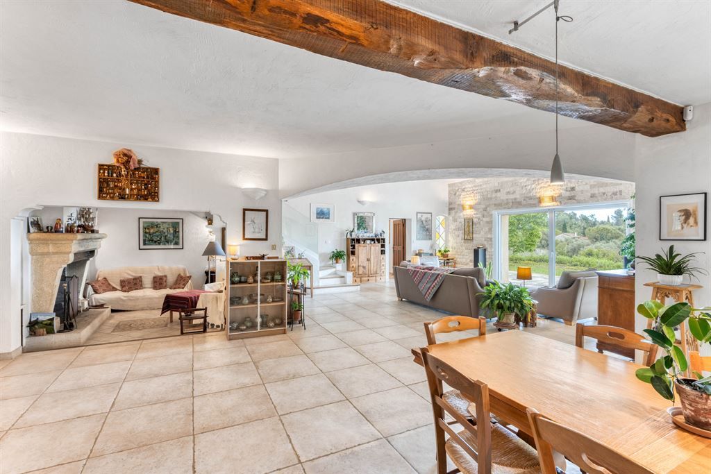 luxury villa 9 Rooms for sale on GRASSE (06130)