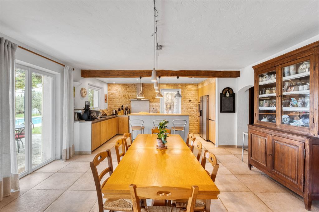 luxury villa 9 Rooms for sale on GRASSE (06130)