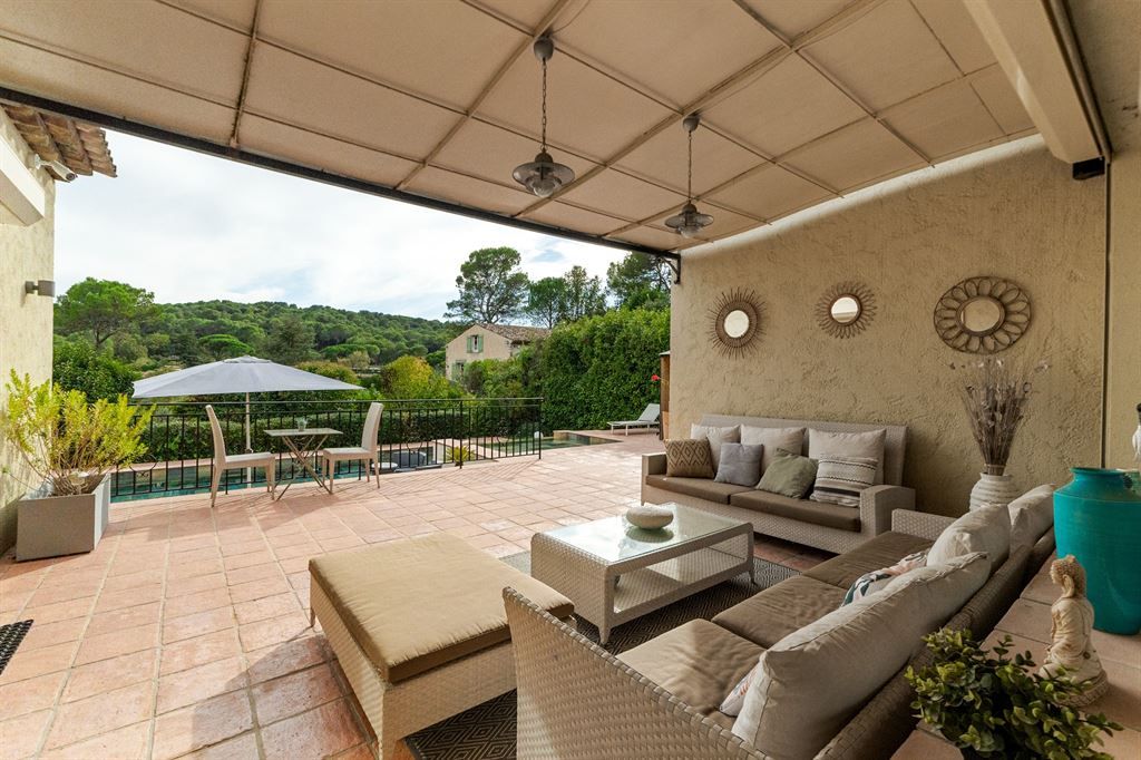 luxury villa 5 Rooms for sale on MOUGINS (06250)