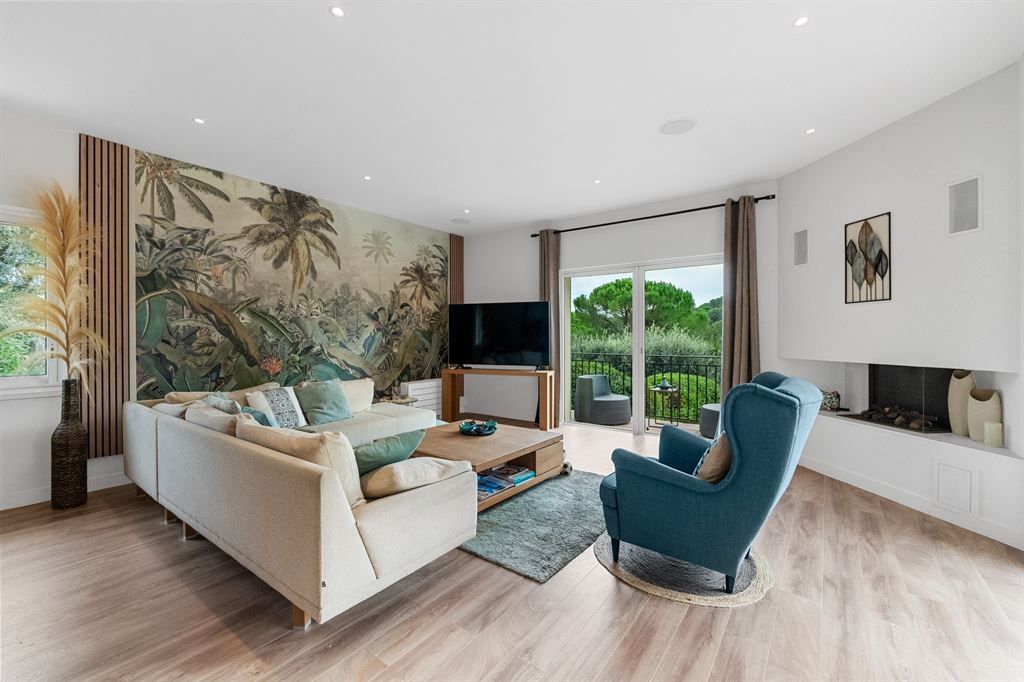 luxury villa 5 Rooms for sale on MOUGINS (06250)