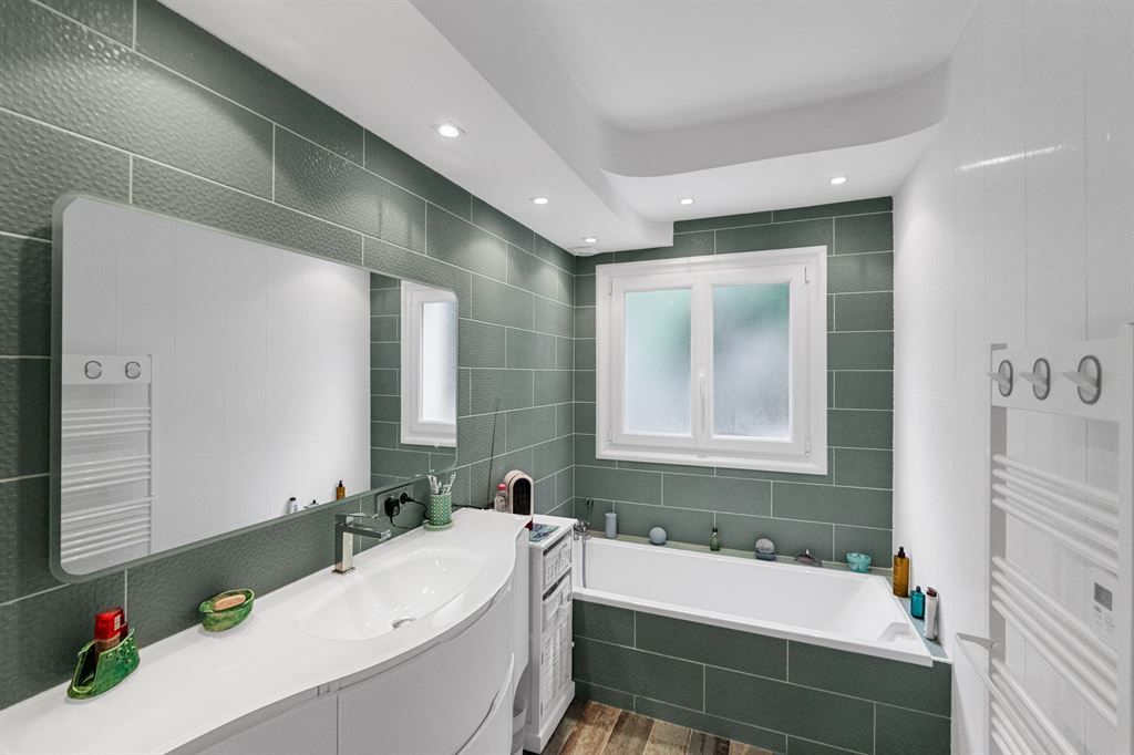 luxury villa 5 Rooms for sale on MOUGINS (06250)