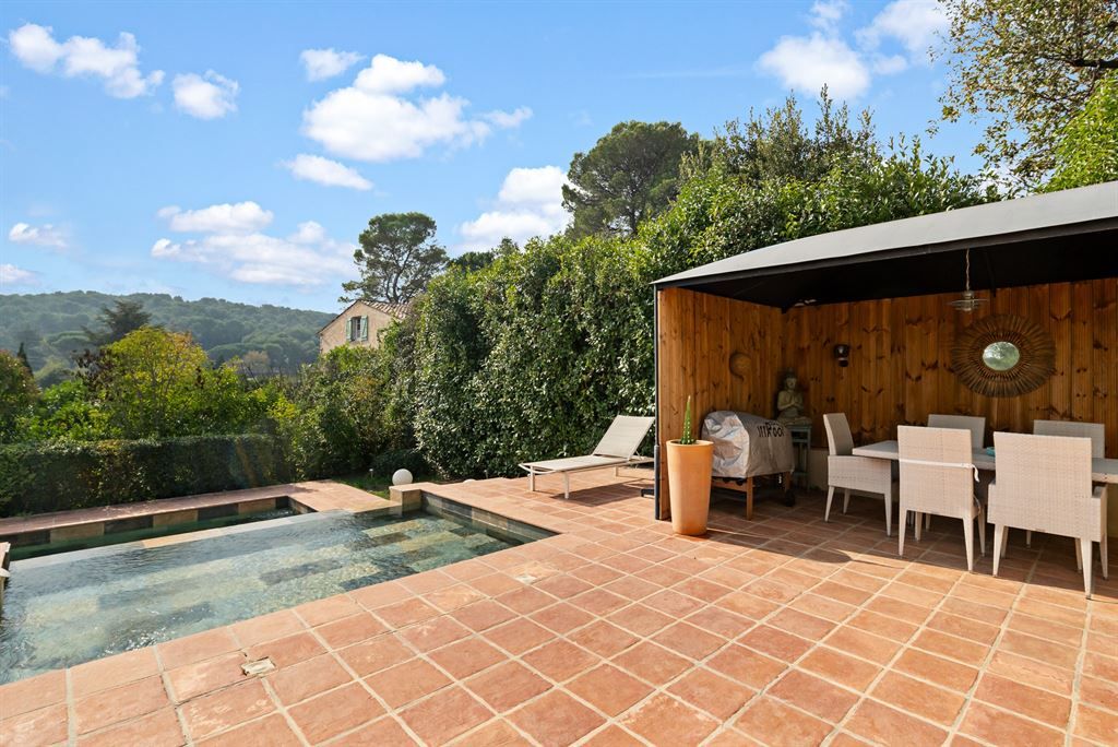 luxury villa 5 Rooms for sale on MOUGINS (06250)