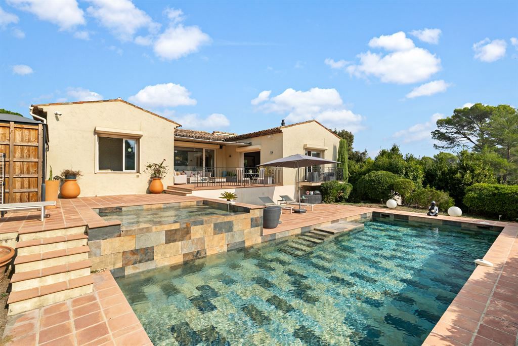 luxury villa 5 Rooms for sale on MOUGINS (06250)