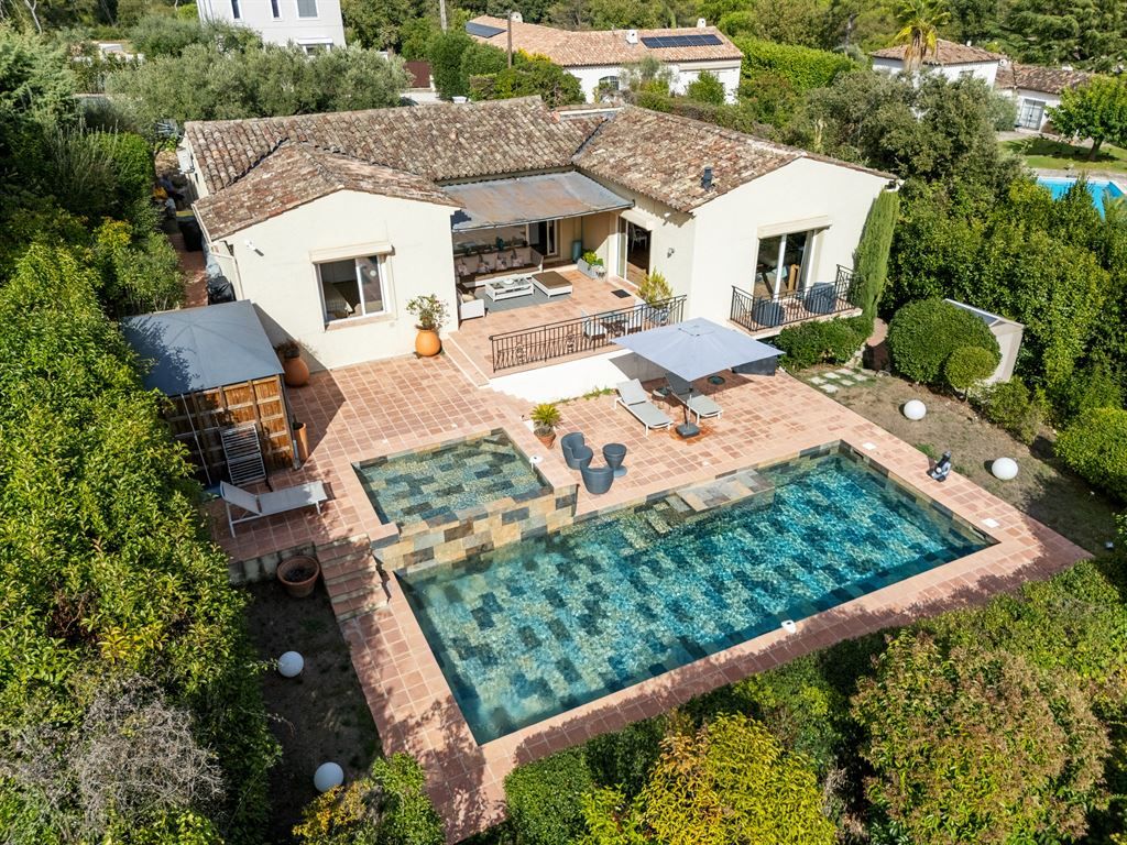luxury villa 5 Rooms for sale on MOUGINS (06250)