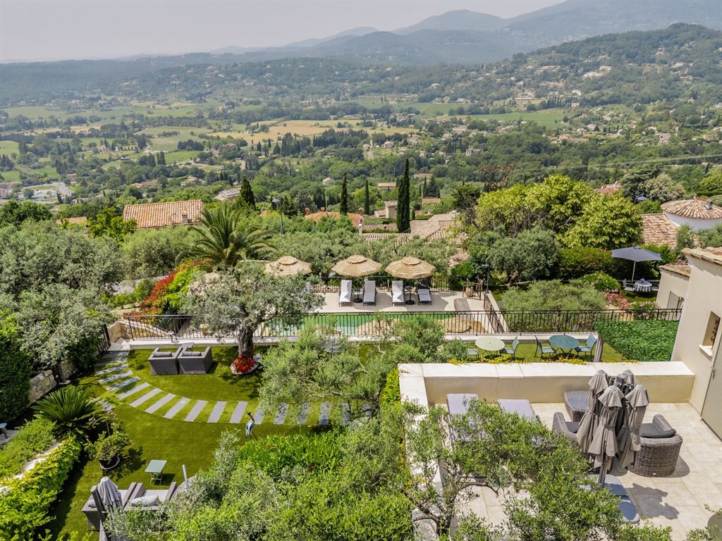 luxury provencale house 10 Rooms for sale on FAYENCE (83440)