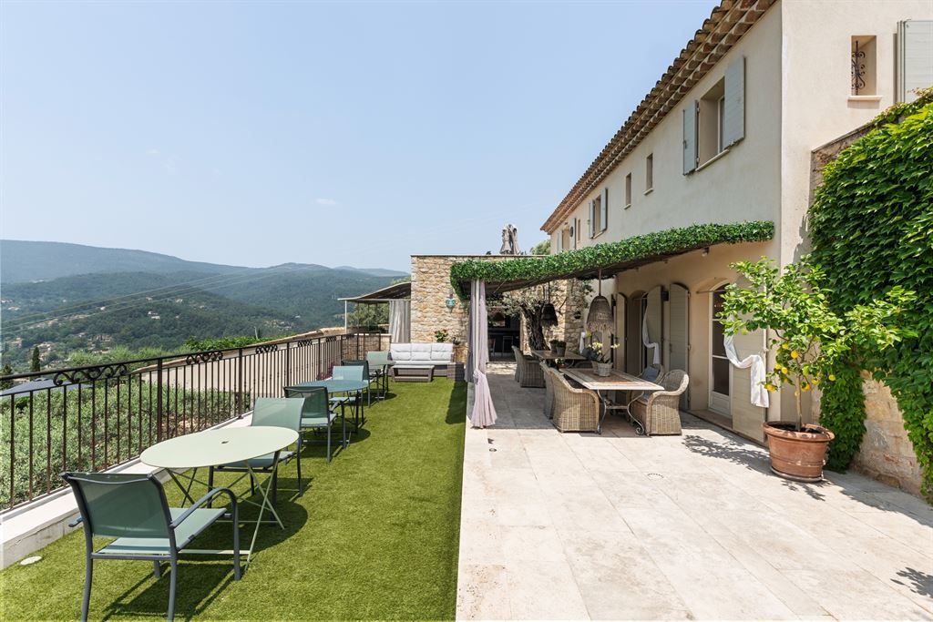 luxury provencale house 10 Rooms for sale on FAYENCE (83440)