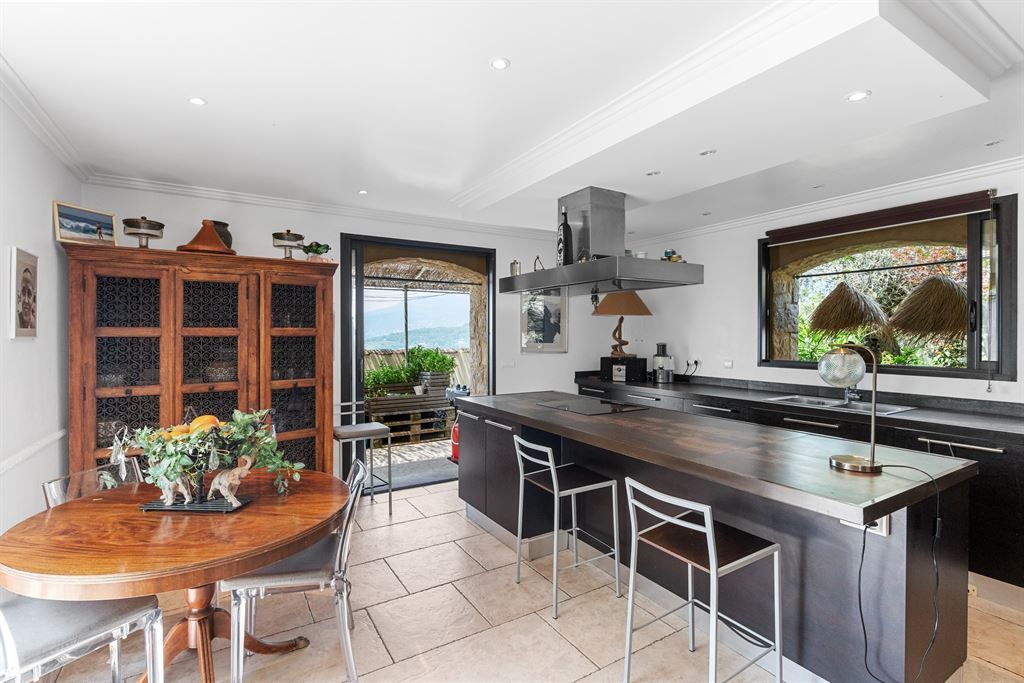 luxury provencale house 10 Rooms for sale on FAYENCE (83440)