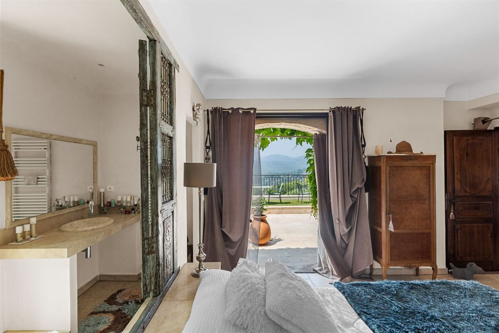 luxury provencale house 10 Rooms for sale on FAYENCE (83440)