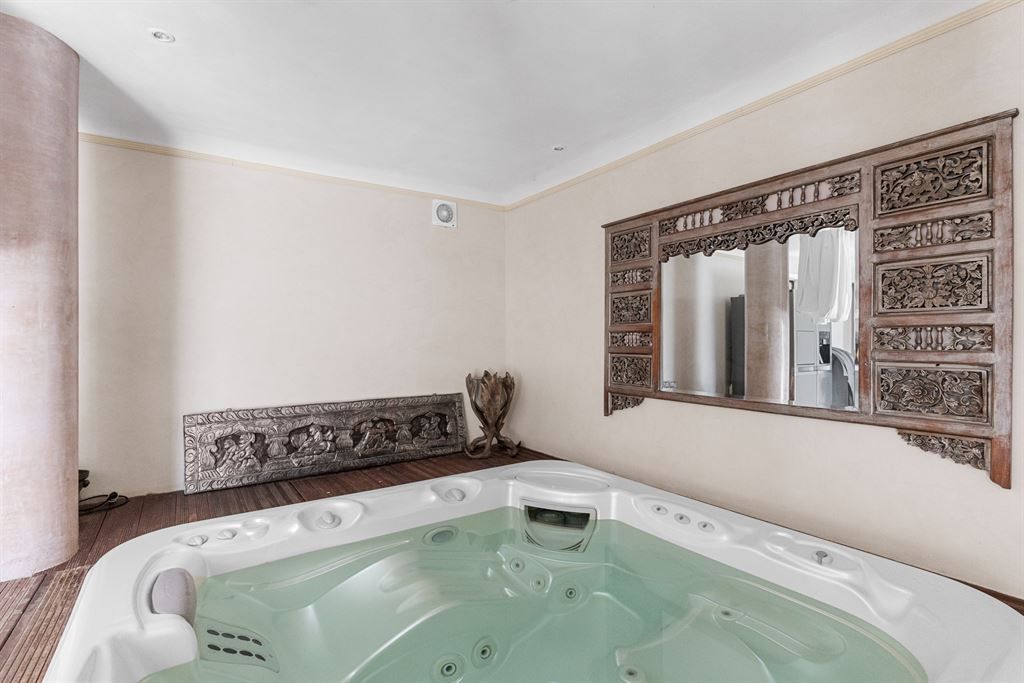 luxury provencale house 10 Rooms for sale on FAYENCE (83440)