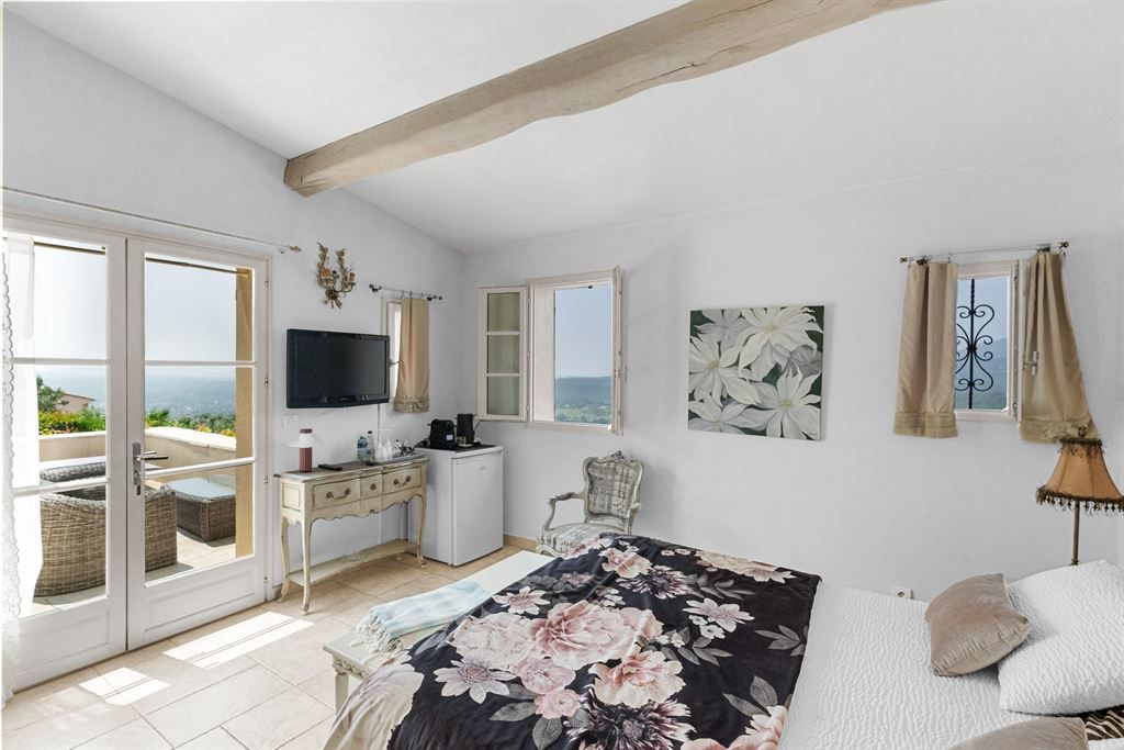 luxury provencale house 10 Rooms for sale on FAYENCE (83440)