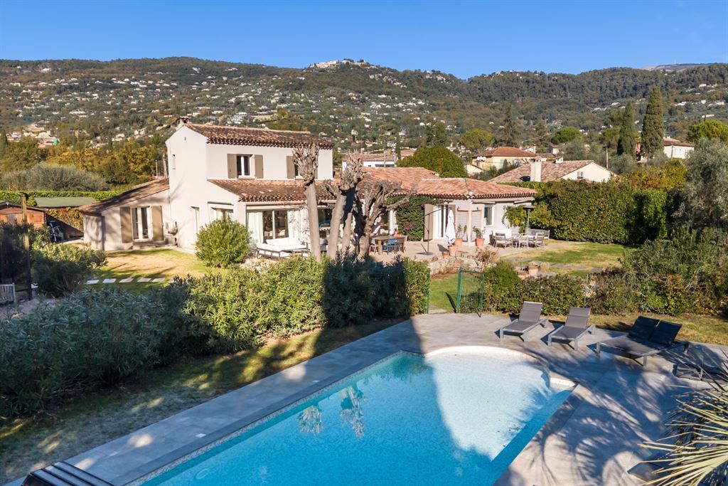 luxury villa 8 Rooms for sale on PEYMEINADE (06530)