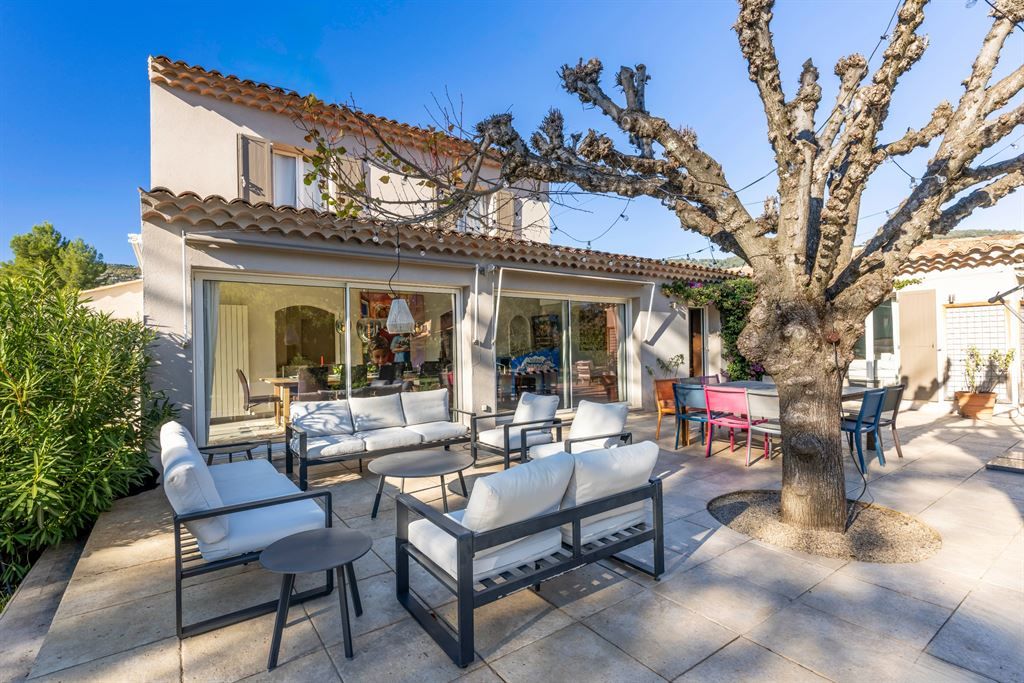 luxury villa 8 Rooms for sale on PEYMEINADE (06530)