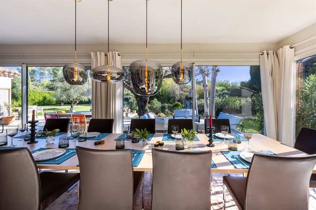 luxury villa 8 Rooms for sale on PEYMEINADE (06530)