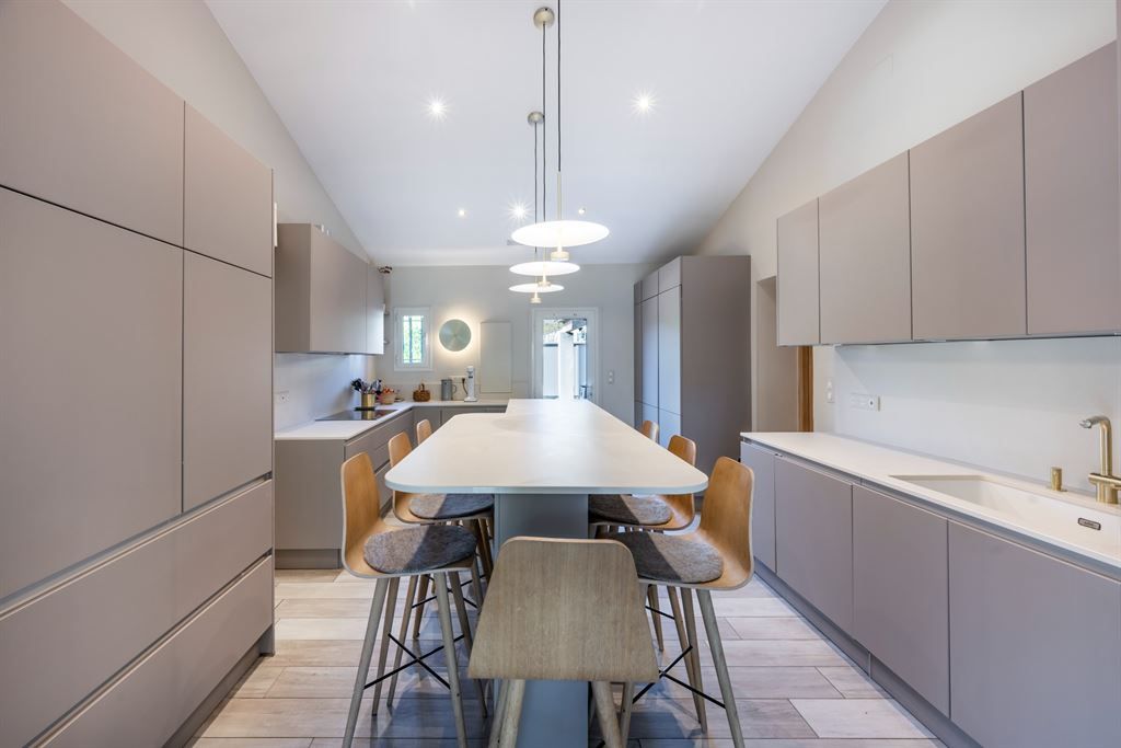 luxury villa 8 Rooms for sale on PEYMEINADE (06530)