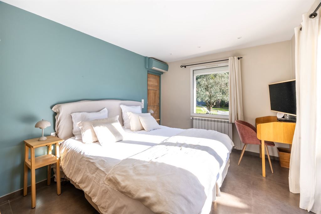 luxury villa 8 Rooms for sale on PEYMEINADE (06530)