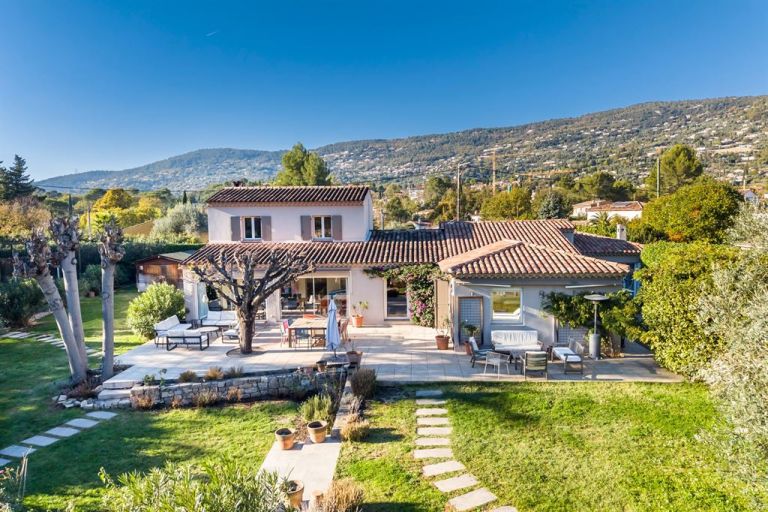 luxury villa 8 Rooms for sale on PEYMEINADE (06530)