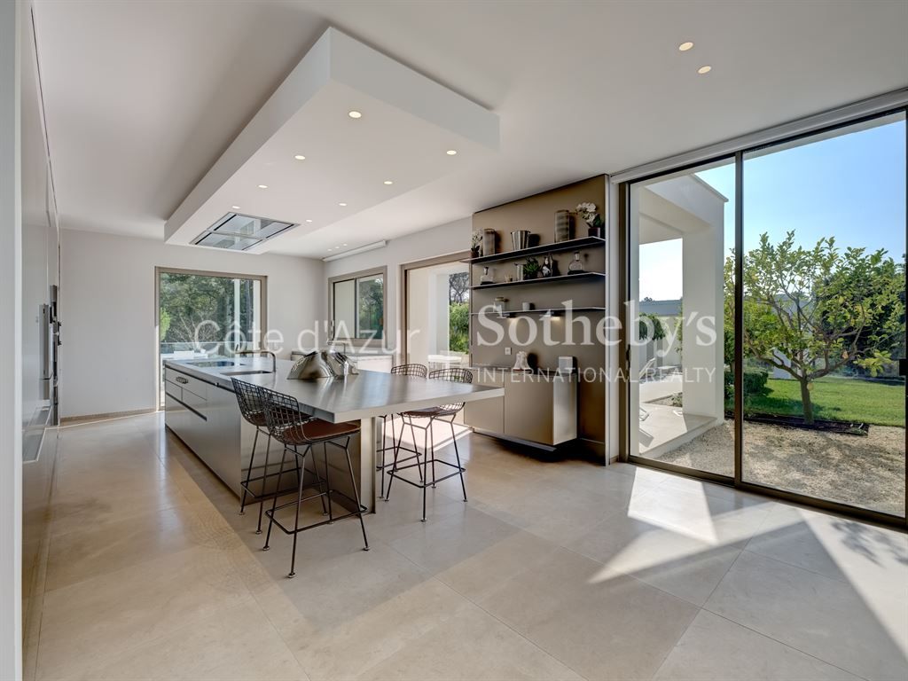 contemporary house 17 Rooms for sale on MOUGINS (06250)