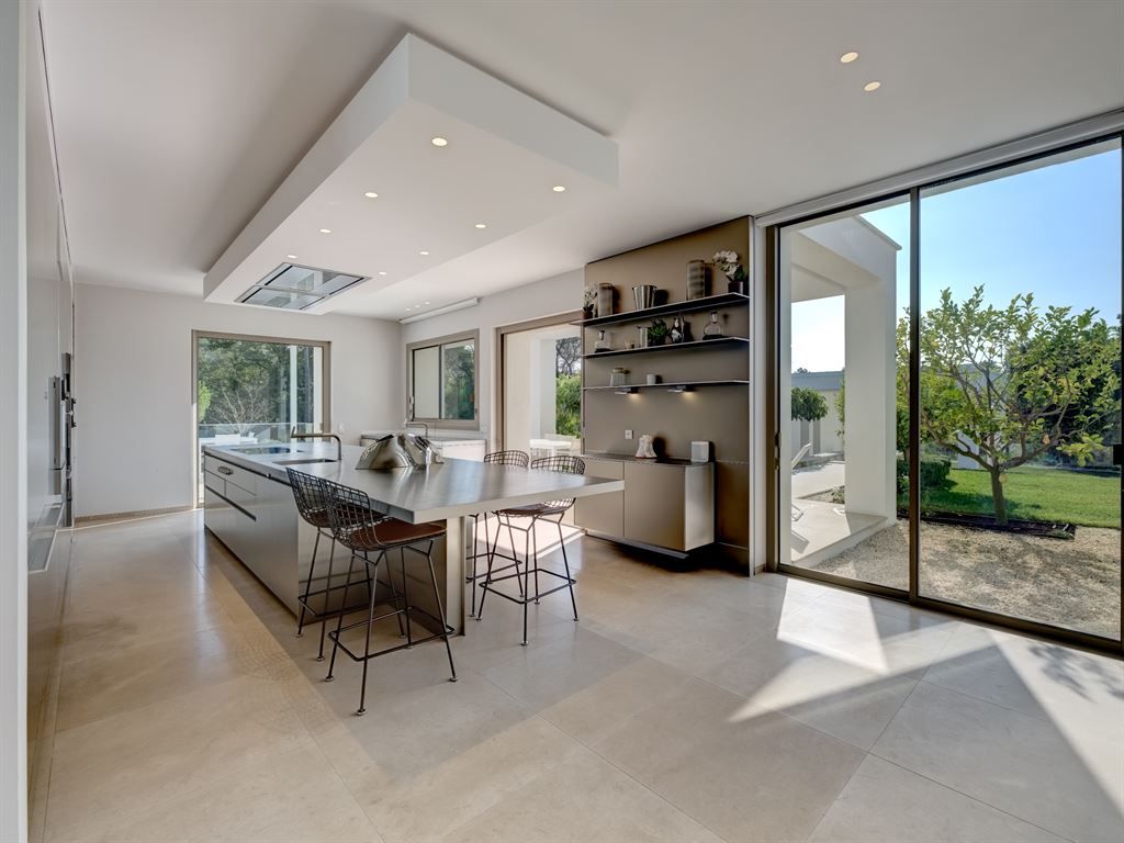 maison contemporaine 17 Pièces en vente sur MOUGINS (06250)