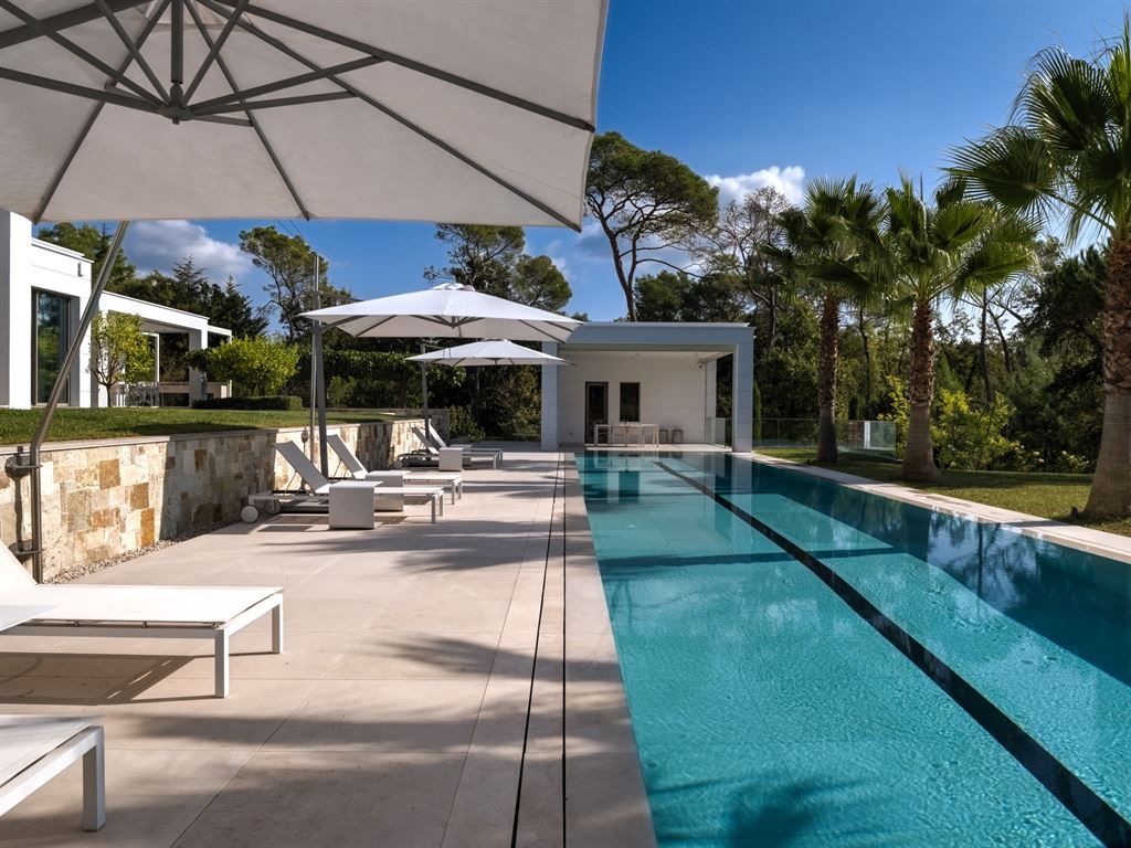 maison contemporaine 17 Pièces en vente sur MOUGINS (06250)