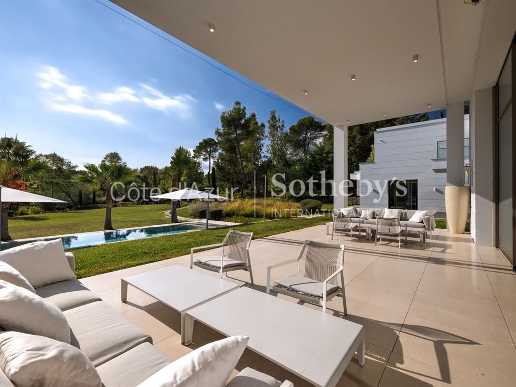 contemporary house 17 Rooms for sale on MOUGINS (06250)
