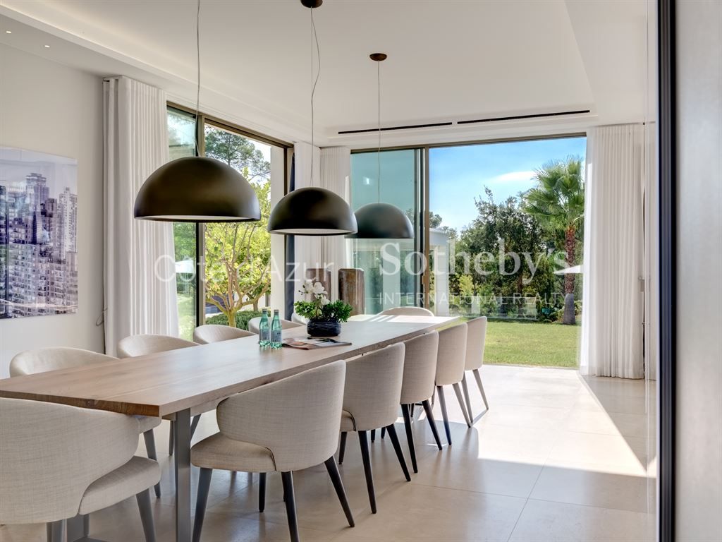 contemporary house 17 Rooms for sale on MOUGINS (06250)