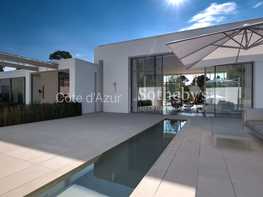 contemporary house 17 Rooms for sale on MOUGINS (06250)