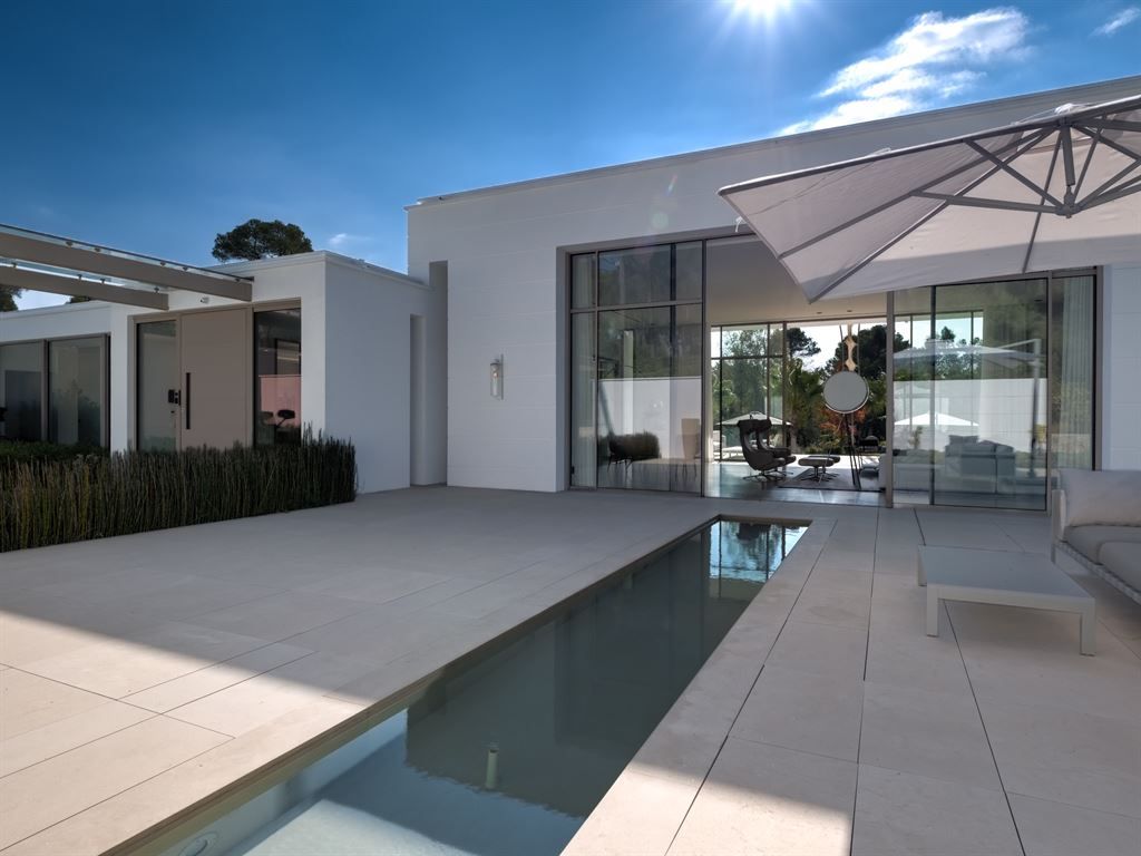 maison contemporaine 17 Pièces en vente sur MOUGINS (06250)