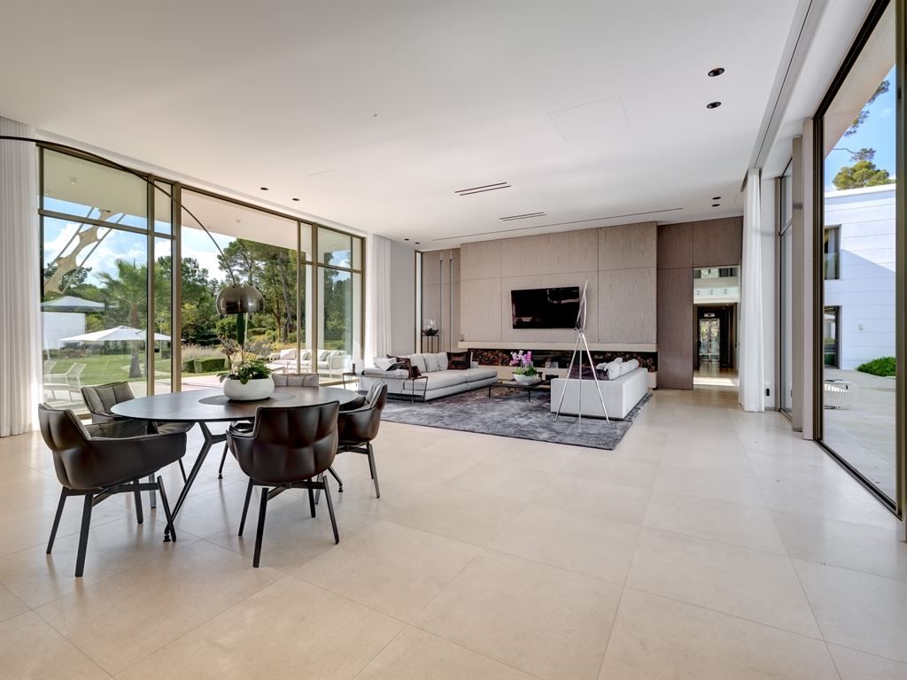 maison contemporaine 17 Pièces en vente sur MOUGINS (06250)