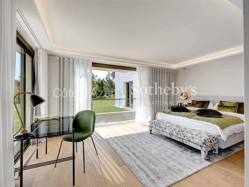 contemporary house 17 Rooms for sale on MOUGINS (06250)