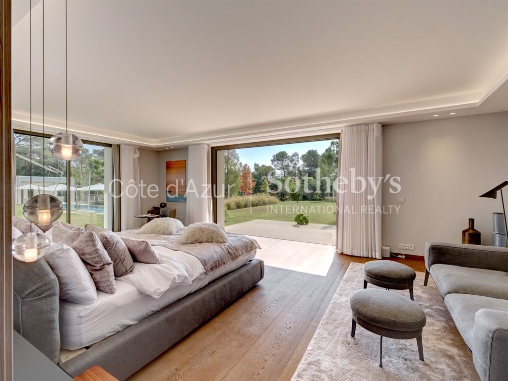 contemporary house 17 Rooms for sale on MOUGINS (06250)