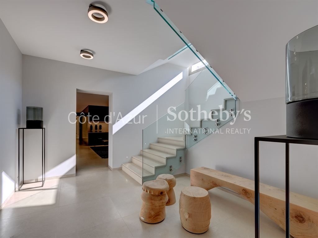 contemporary house 17 Rooms for sale on MOUGINS (06250)