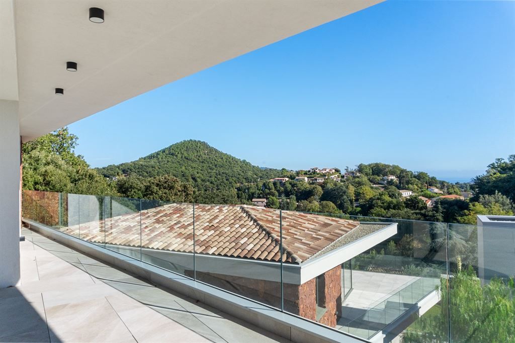 luxury apartment 4 Rooms for sale on LES ADRETS DE L ESTEREL (83600)