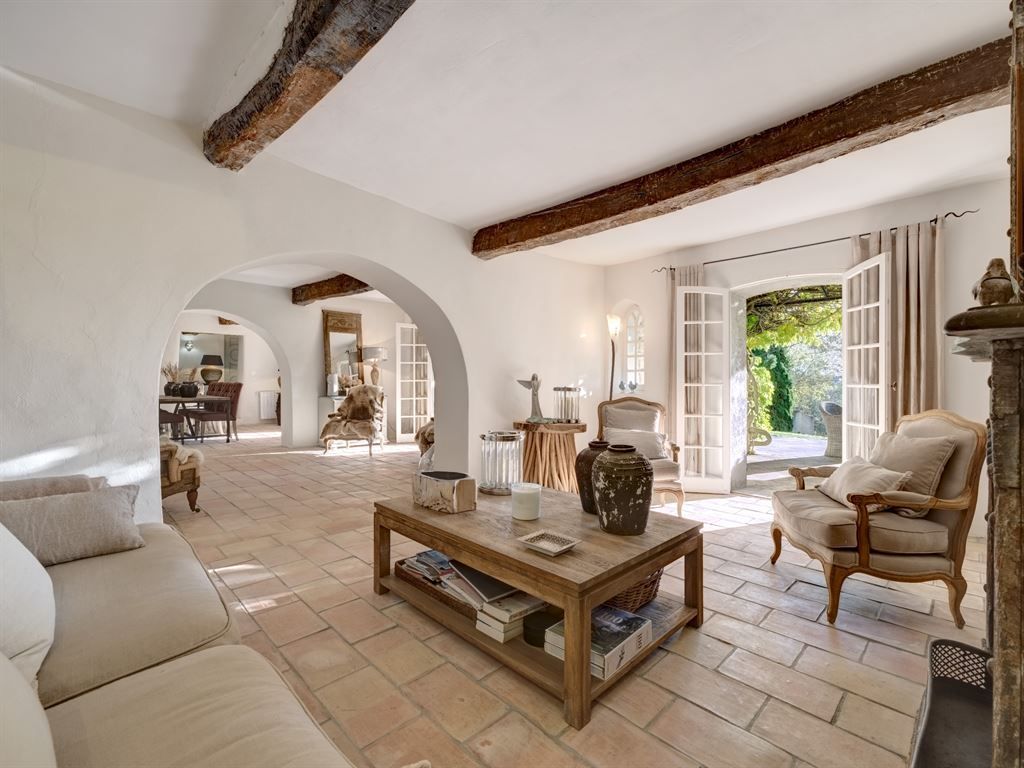luxury provencale house 11 Rooms for sale on CHATEAUNEUF GRASSE (06740)