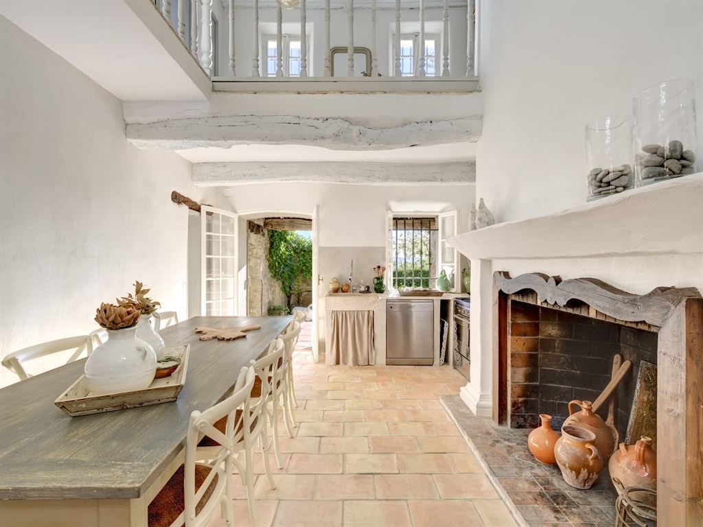 luxury provencale house 11 Rooms for sale on CHATEAUNEUF GRASSE (06740)