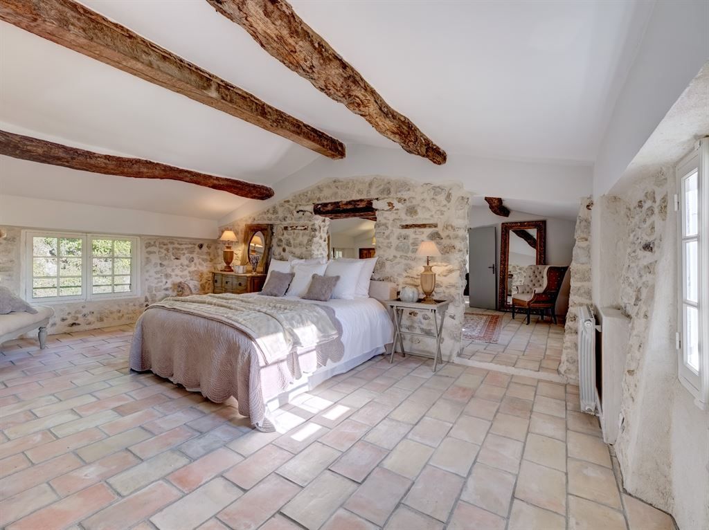 luxury provencale house 11 Rooms for sale on CHATEAUNEUF GRASSE (06740)