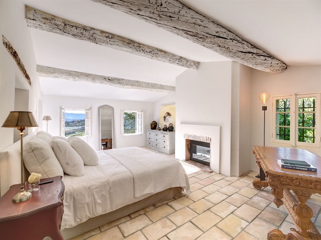 luxury provencale house 11 Rooms for sale on CHATEAUNEUF GRASSE (06740)