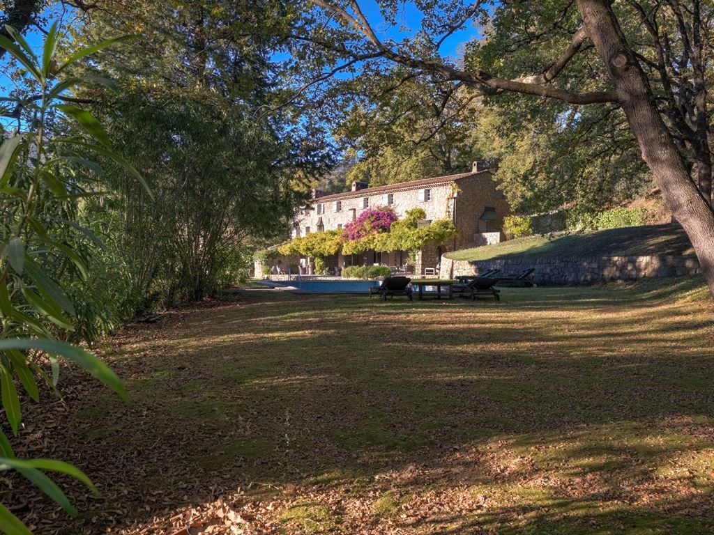 luxury provencale house 11 Rooms for sale on CHATEAUNEUF GRASSE (06740)