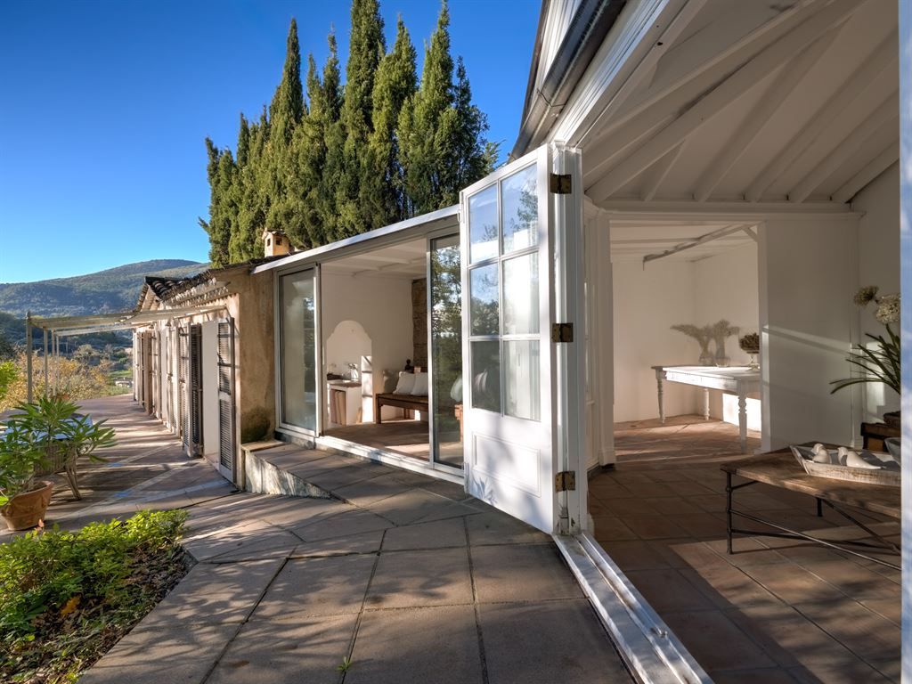 luxury provencale house 11 Rooms for sale on CHATEAUNEUF GRASSE (06740)